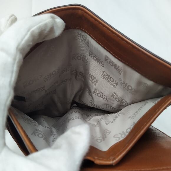 Michael Kors Altor Brown Leathe Studded Credit Card ID Window Bifold Wallet - Picture 14 of 16